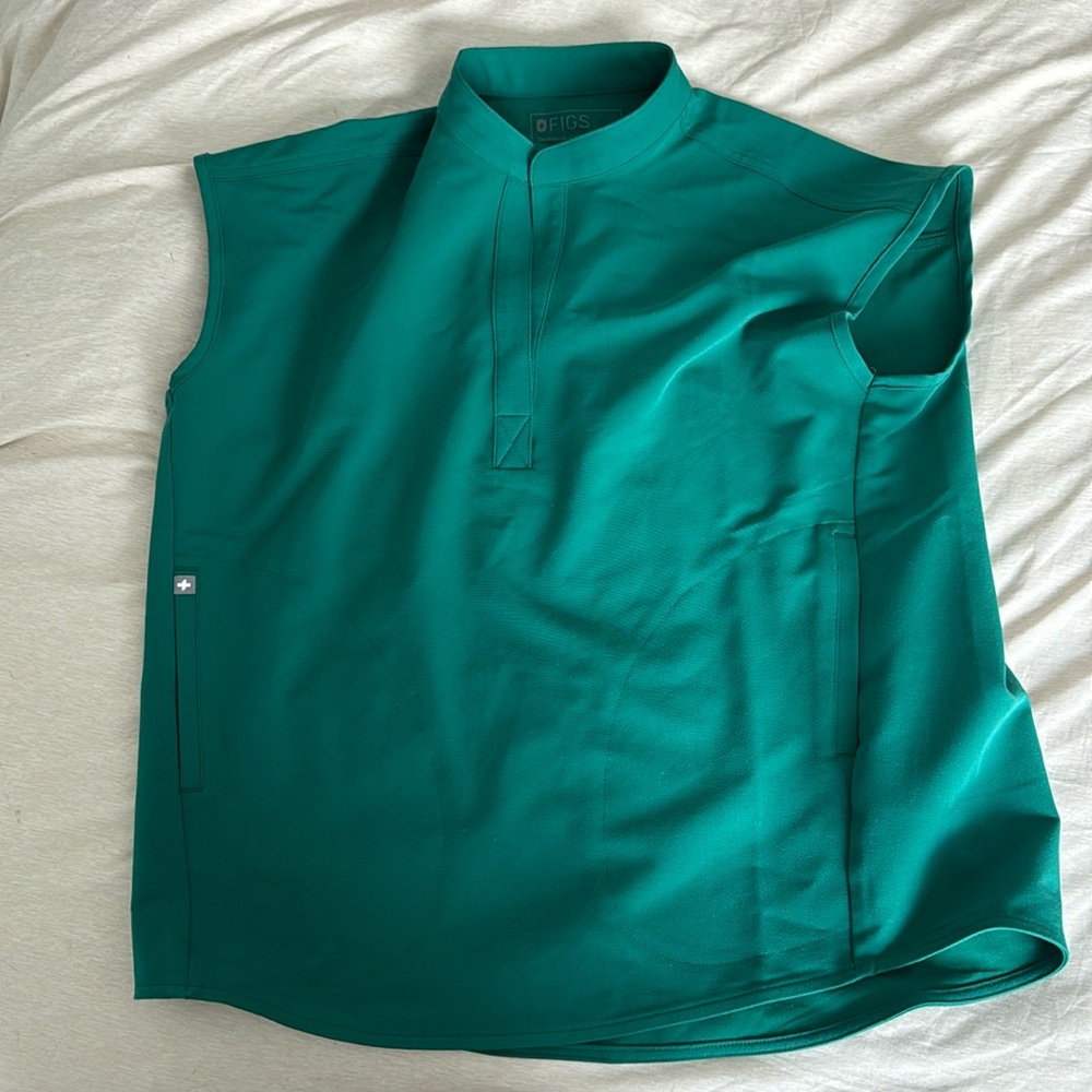 Figs Rafaela Oversized Scrub Top in Hunter green